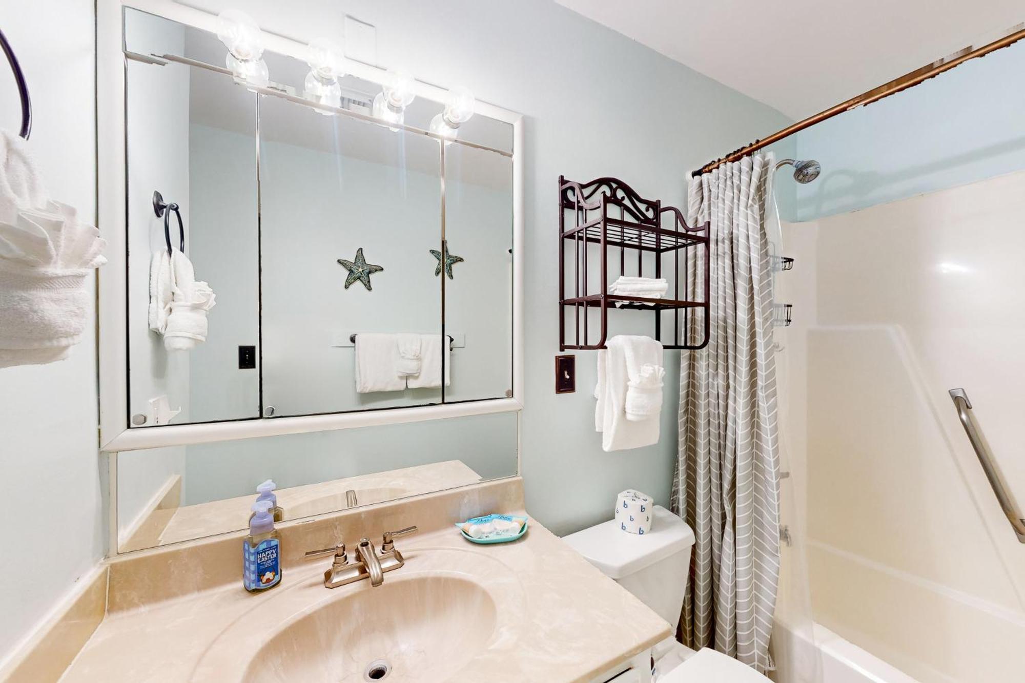 Treasure Cove C302 Apartment *